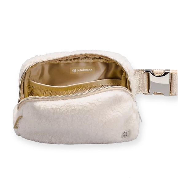 Lululemon Everywhere Fleece Belt Bag Extended Strap Natural Ivory/Trench - Picture 2 of 8